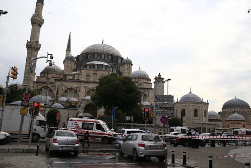 Turkish police gather at the scene of an explosion in Istanbul, Tuesday, June 7, 2016. Photo: Lefteris Pitarakis / Associated Press