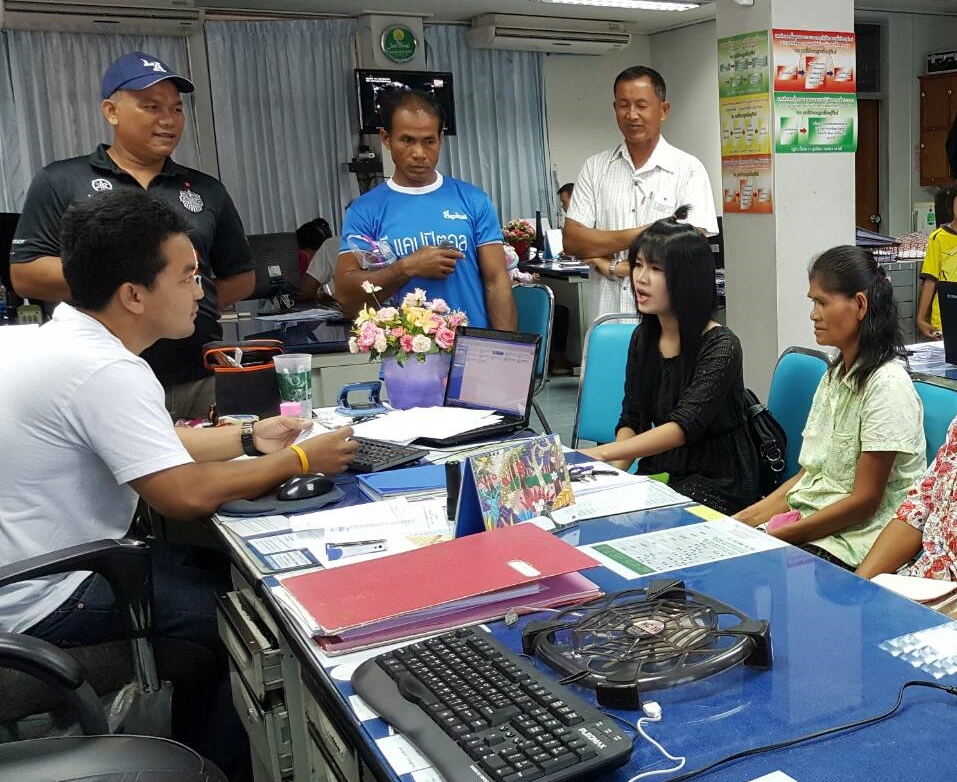 Nattanida Saengsawang, in black, talks to police officers Monday at Buriram City Police Station.