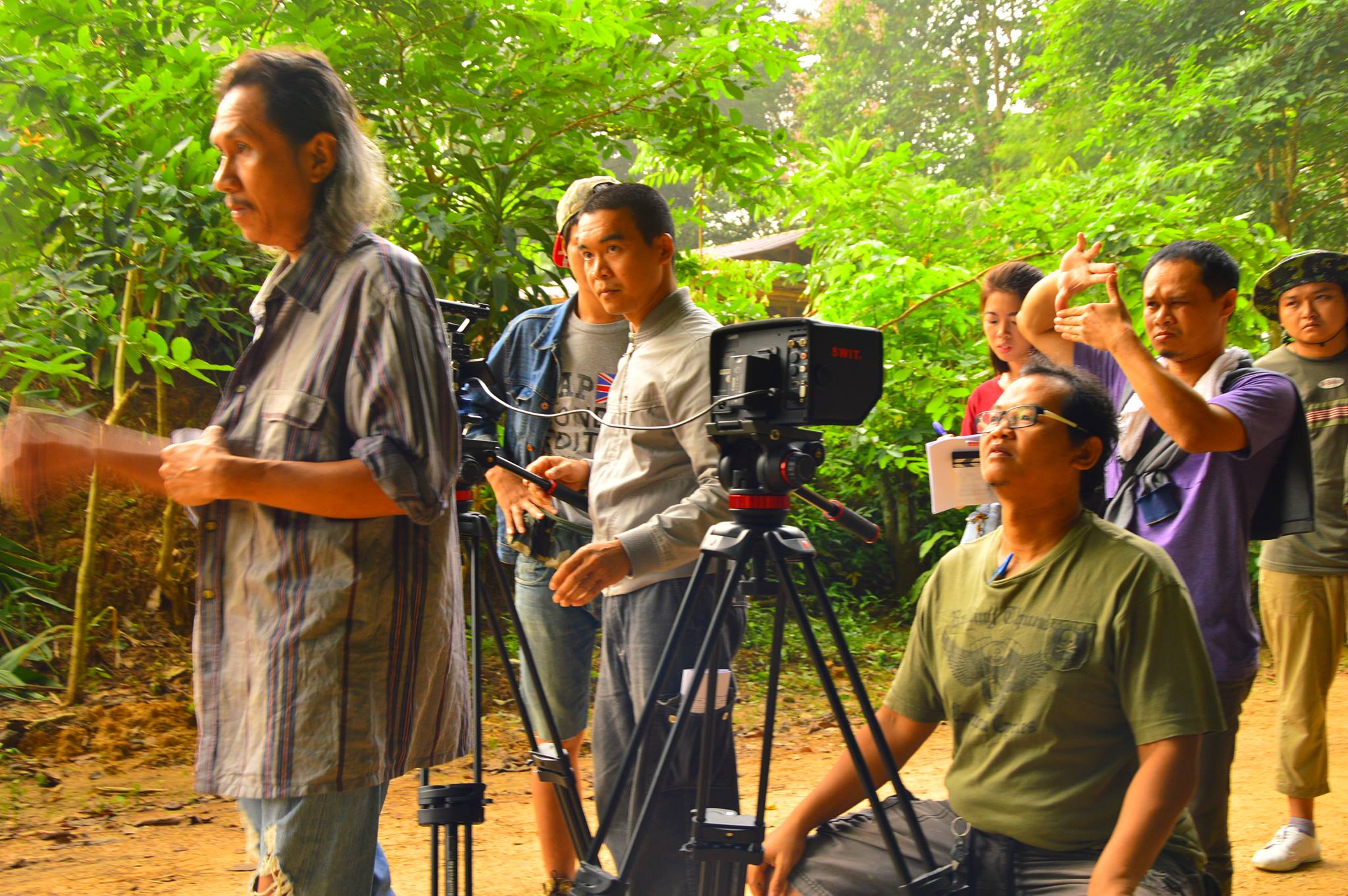 From left to right: Yasaka Chaisorn (actor), Uruphong Raksasat (cinematographer) and Boonsong Nakphoo (director). Photo: Boonsong Nakphoo / Courtesy