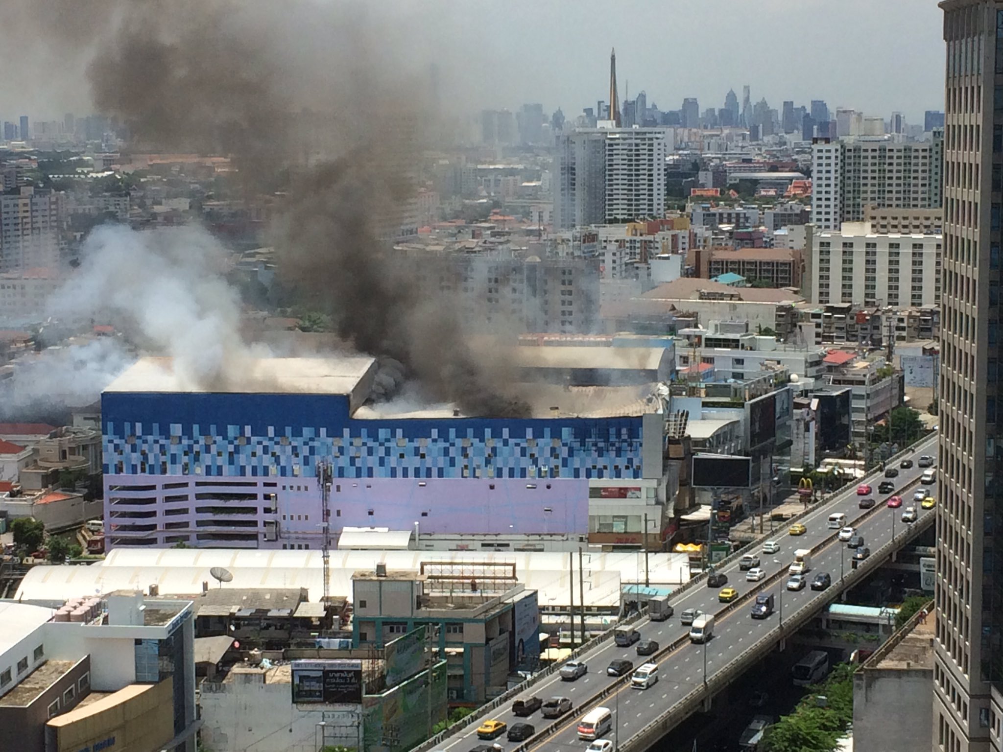 A fire burns at Major Cineplex Pinklao on Thursday morning. Photo: @Marian_plum