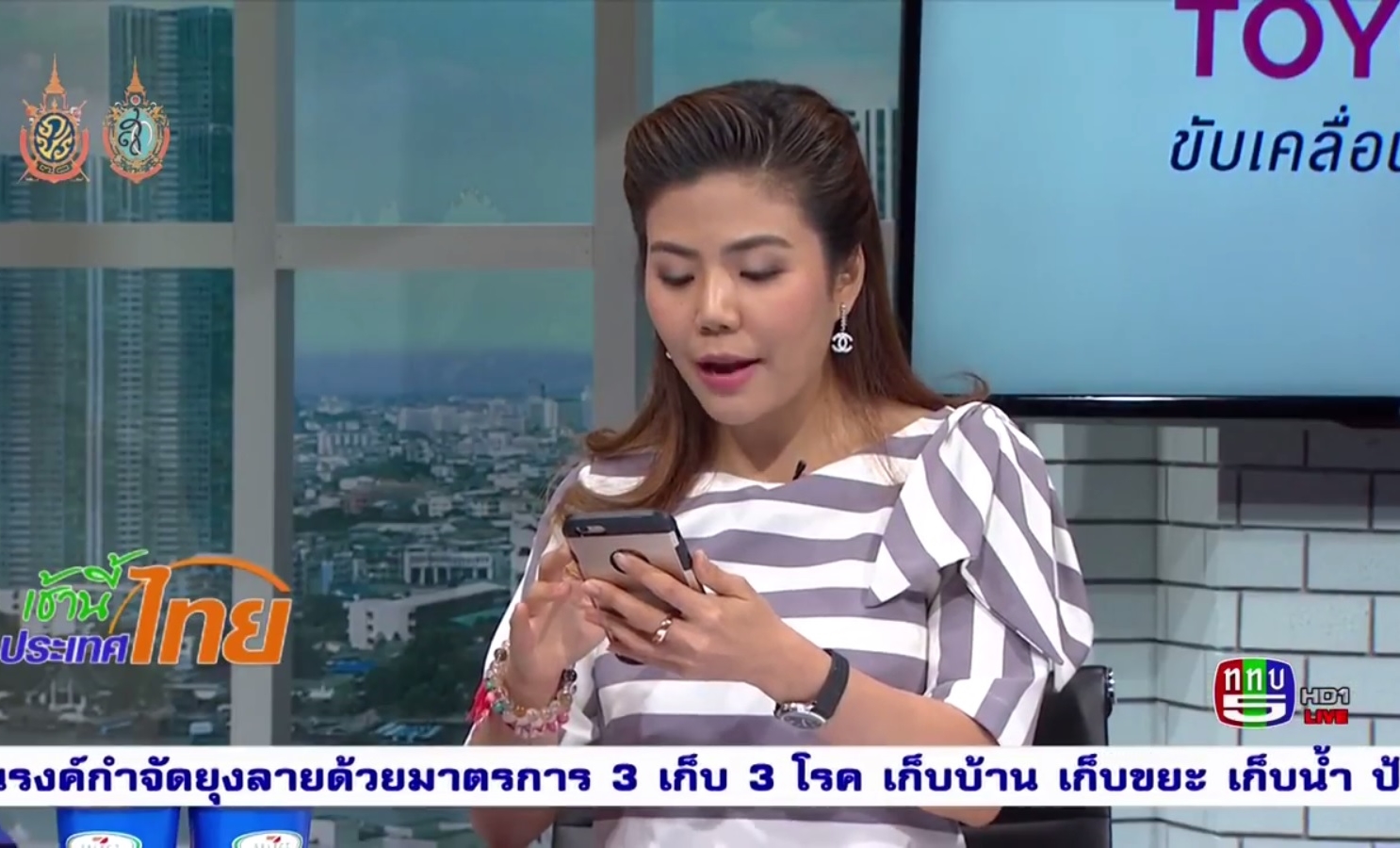 Chonratsamee Ngathaweesuk hosts a live broadcast Friday of Channel 5 news show ‘Thailand This Morning.’ Image: Thailand This Morning / YouTube