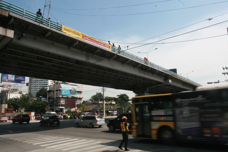Ratchayothin Overpass