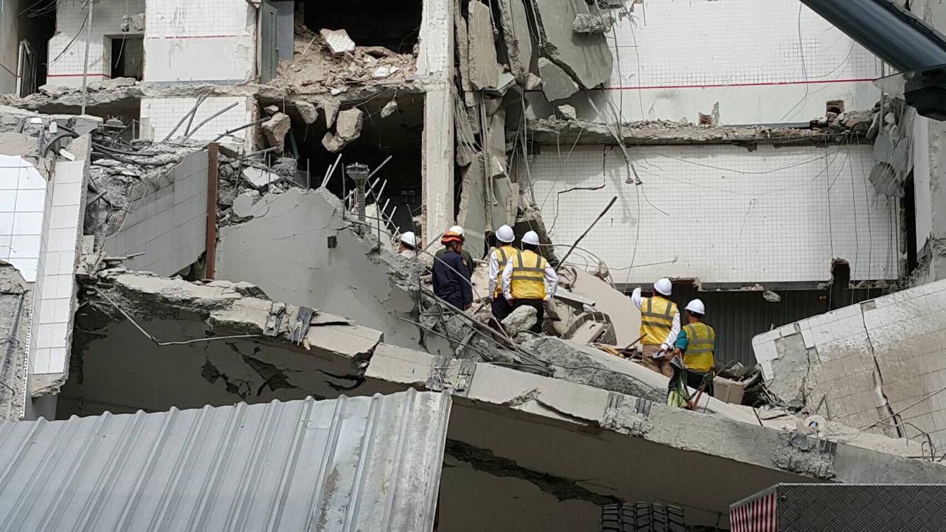 Rescue workers continue their search Saturday at a collapsed building in Soi Sukhumvit 87.