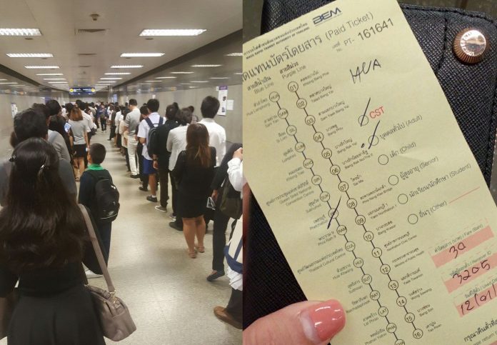 At left, Long queues at 7:25am on Thursday at MRT Bang Sue. At right, paper tickets were issued while the electronic system was down. Photos: @Praerieternal and @Aeffycnp / Twitter
