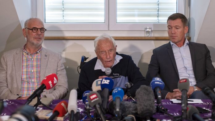 Philip Nitschke, founder and director of the pro-euthanasia group Exit International, 104-year-old Australian scientist David Goodall and lawyer Moritz Gall, from left, attenda press conference a day before Goodall's assisted suicide in Basel, Switzerland, on Wednesday. Photo: Georgios Kefalas / Keystone via AP