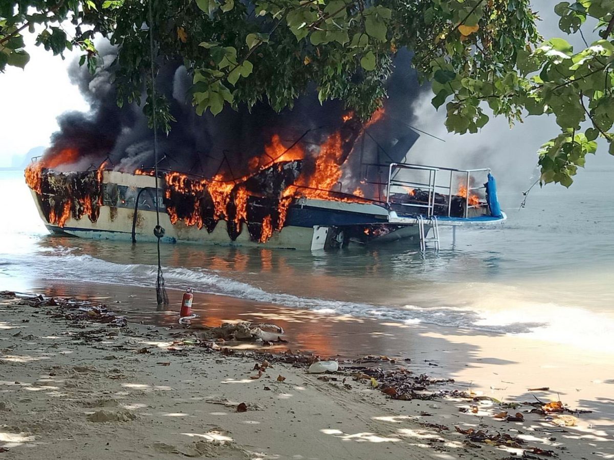 Arde una lancha en koh Phang nga - Noticias de Tailandia - Forum Thailand