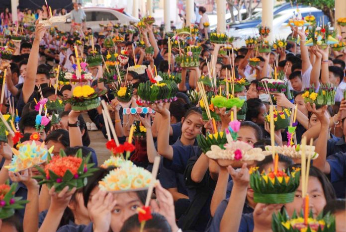 Students raise krathongs made of natural materials for the Loy Krathong festival in Phitsanulok province in a 2015 file photo.