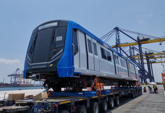 A carriage of the new MRT train arrives Wednesday at Chonburi’s Laem Chabang Port. Photo: The Mass Rapid Transit Authority A carriage of the new MRT train arrives Wednesday at Chonburi’s Laem Chabang Port. Photo: The Mass Rapid Transit Authority