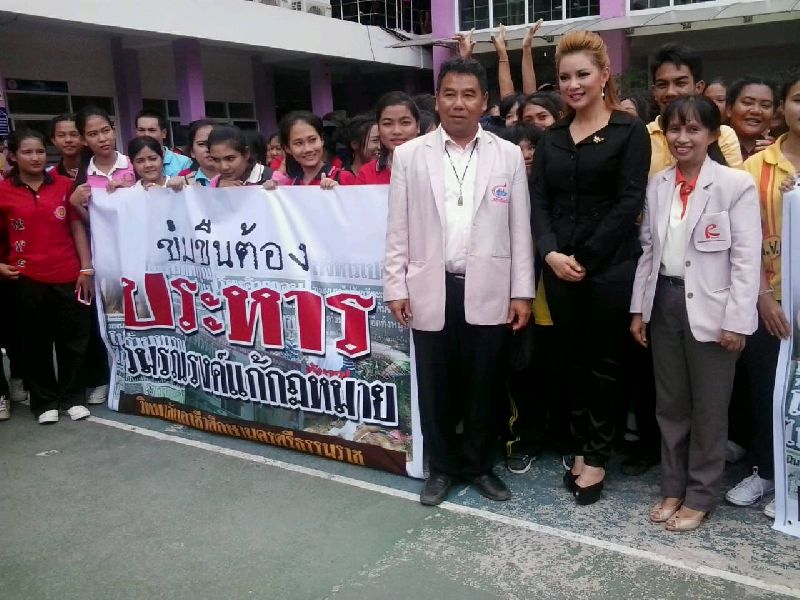 Thai actress Panadda Wongphudee campaigns for using the death penalty against rapists in 2014 at a school in Nakhon Si Thammarat province.