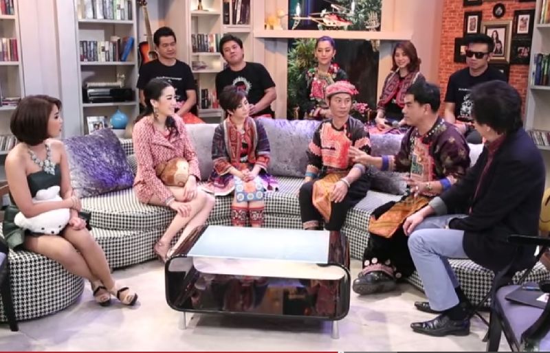 Nok Lae is interviewed on the "The Family Gang" on Channel 3 on 31 January 2015.<br />