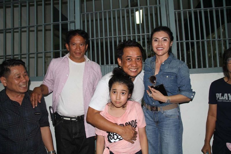 Arisman Pongruangrong, former folk singer and core Redshirt leader, temporarily released on bail, 9 March 2015.