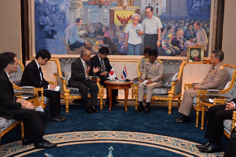 Justice Minister Paiboon Khumchaya (R) meeting with Japanese ambassador Shiro Sadoshima (L) at the Ministry of Justice in Bangkok, 20 July 2015.