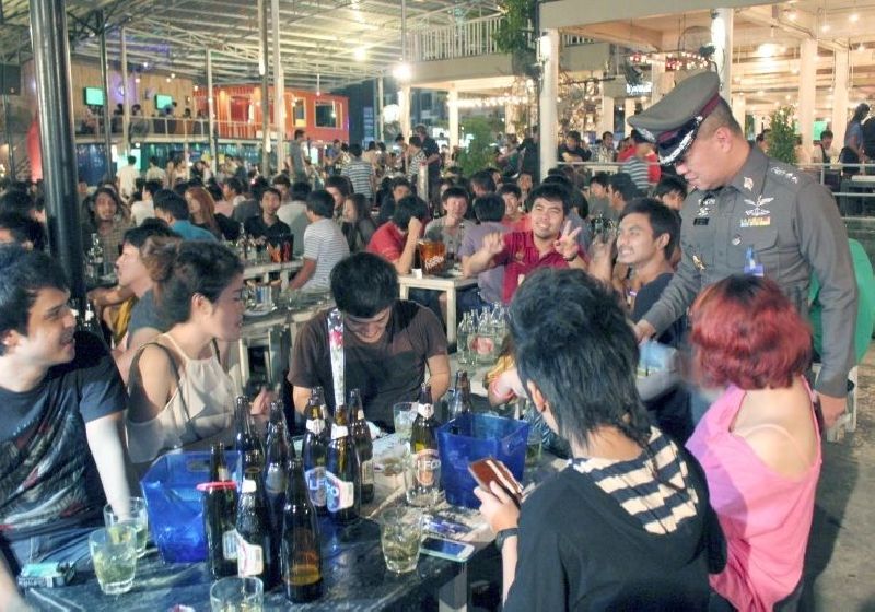 Police officers raid a bar close to a university in northern metropolitan Bangkok in a file photo from 22 March, 2013.