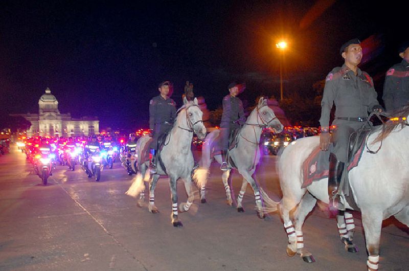A formal ceremony and parade kicked off "Operation Lock Down the City, Raid the Bandits' Nest" on Sunday, two days after it began and a day before it ended. The massive operation failed to net any suspects related to last week's bomb attack, but led to the arrest or detention of 142 people for unrelated offenses.