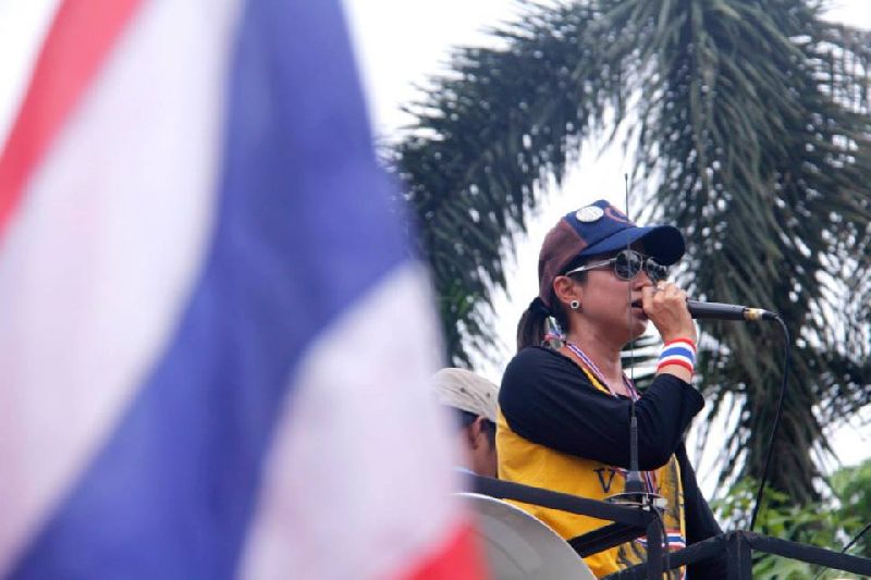 Chitpas Kridakon speaks at an anti-government protest in Bangkok on 19 May, 2014. Photo: Chitpas Kridakon/Facebook.