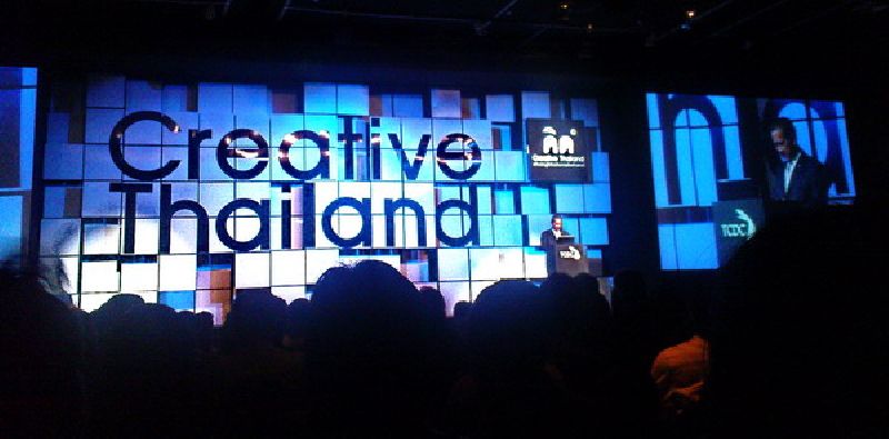 Suraphong Suebwonglee, then deputy prime minister, on stage at a 2008 event promoting 'Creative Thailand.' Photo: Kokoyadi / blog