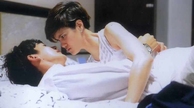 A straight man falls in love with a tomboy and tries to convince her to love him back in a scene from a recent episode of television drama ‘Club Friday.’<br />