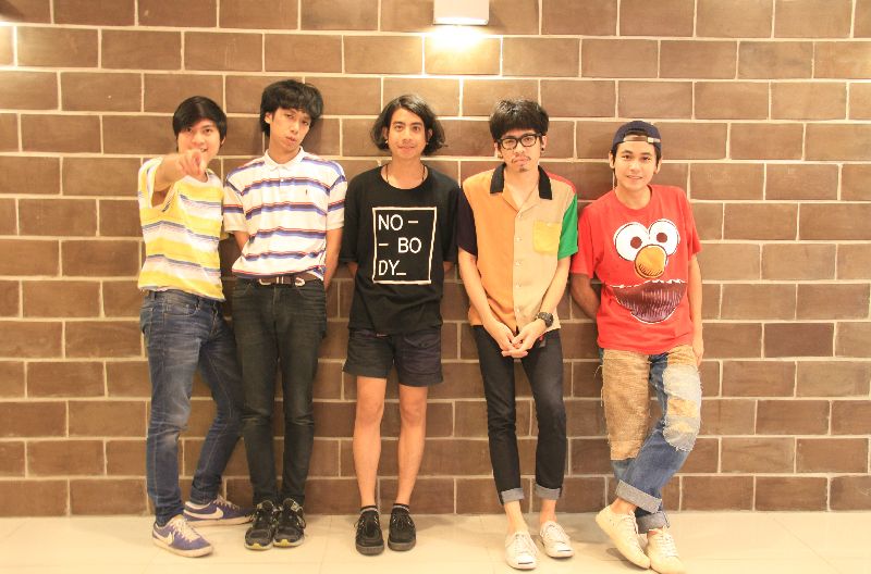 From the left, that’s guitarist Non, guitarist Boss, vocalist Boat, bassist Nut and drummer Yim of Somkiat.