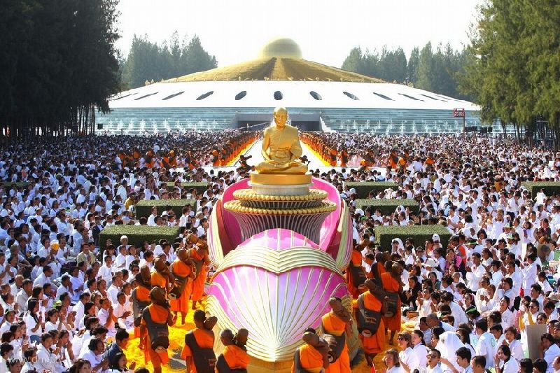 A pilgrimage (Dhutanga) organized by the Dhammakaya Buddhist sect in Pathum Thani as seen In this January 2014 photo published by Dhammakaya website. / www.dmc.tv