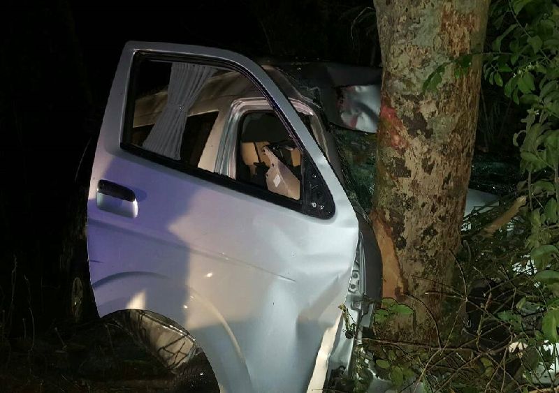 Scene of the van crash that killed four Mexican tourists Thursday night in Phichit province.