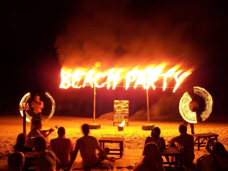 A beach party on Koh Samet in a 2005 photo. Photo: Ian Armstrong / Flickr