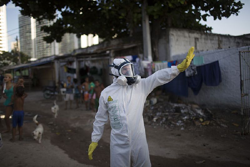 A municipal worker gestures during a Tuesday operation to combat the mosquitoes that transmit the Zika virus in Recife, Pernambuco state, Brazil. Photo: Felipe Dana / AP<br />
