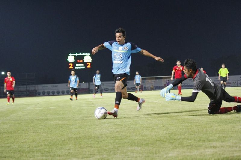 Football player Promphong Kransumrong, 30, of Nakhon Ratchasima FC at a Jan. 23 match in Hua Hin, Prachuap Khiri Khan province.