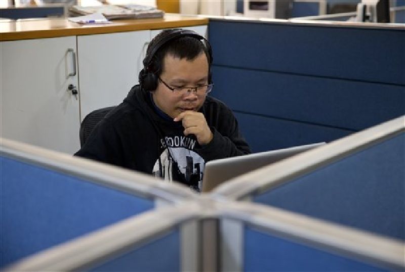 In this photo taken on Nov. 20, 2015, Chinese journalist Li Xin talks to an AP reporter over Skype, at the Associated Press office in New Delhi, India. Photo: Saurabh Das / AP