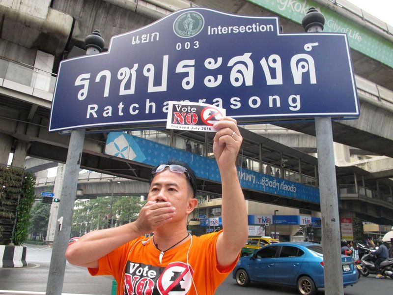 Anurak Jeantawanich protests on a recent Sunday at Ratchaprasong intersection in Bangkok. Photo: Anurak Jeantawanich / Facebook