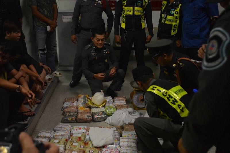 Police weighing drugs seized Wednesday evening at Prachuap Khiri Khan Railway Station in Prachuap Khiri Khan province.