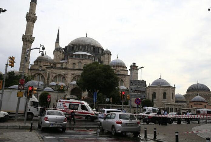 Turkish police gather at the scene of an explosion in Istanbul, Tuesday, June 7, 2016. Photo: Lefteris Pitarakis / Associated Press