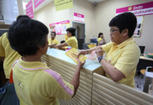 Bank Worker Apologizes for Profiting From King Anniversary Banknotes
