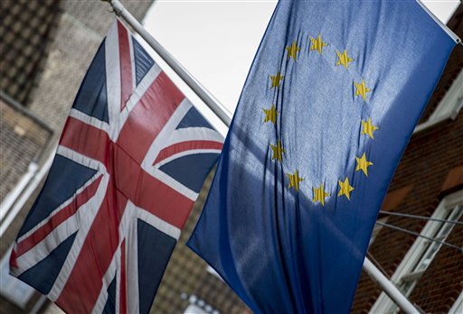 Flags fly outside Europe House, the European Parliament's British offices, in central London, with European flag, right, and Britain's Union flag, Tuesday June 21, 2016. Photo: Lauren Hurley / Associated Pres