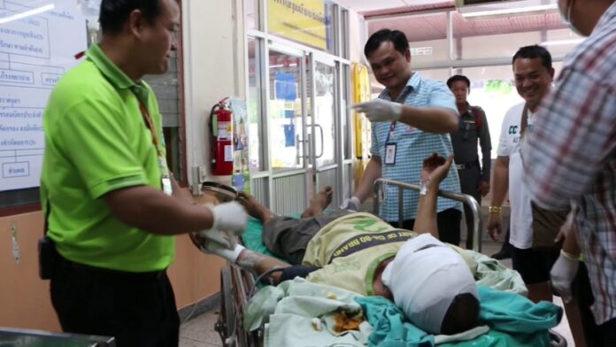 A crew member of the Pattarawadee 12 was brought to Bangpakong Hospital in Chachoengsao province Wednesday afternoon.