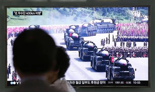A man watches a TV news program reporting a missile launch of North Korea, at the Seoul Train Station in Seoul, South Korea, Wednesday, June 22, 2016. Photo: Lee Jin-man / Associated Press