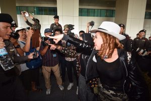 A pro-junta counter-protest gestures angrily Wednesday outside Election Commission offices at the Chaeng Wattana Government Complex in Bangkok.