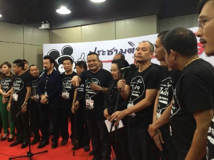 Redshirt leaders, wearing black to protest the political climate in the run-up to a planned referendum, opened a center Sunday at the Imperial World Lat Phrao mall in Bangkok to monitor possible voting fraud. Photo: Matichon
