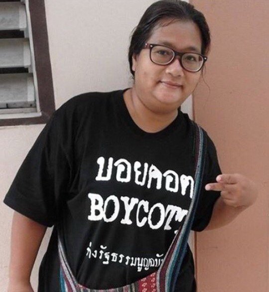 A woman wears a T-shirt saying ‘Boycott the referendum.’ Photo: Jittra Cotchadet / Facebook