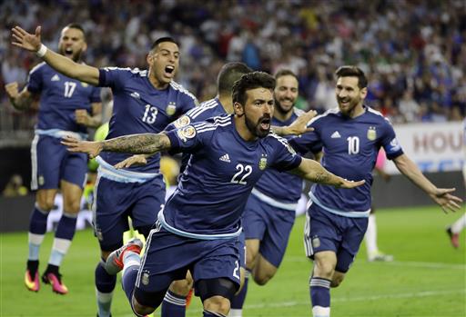 Argentina forward Ezequiel Lavezzi (22) celebrates his goal against the United States during a Copa America Centenario soccer semifinal Tuesday, June 21, 2016, in Houston. Photo: David J. Phillip / Associated Press