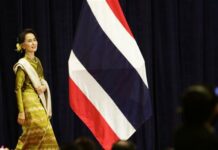 Suu Kyi Says Trust Must Precede Peace in Myanmar (Photos)