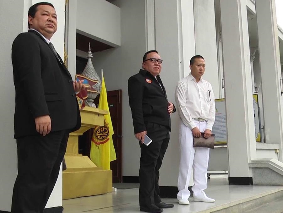 Jenphop Viraporn, in white, leaves the court building in Ayutthaya province on Thursday with his uncle Charoen Yodkaewlah.