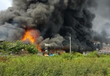 Fire Breaks Out at Coconut Factory Near Talaad Thai (Video)