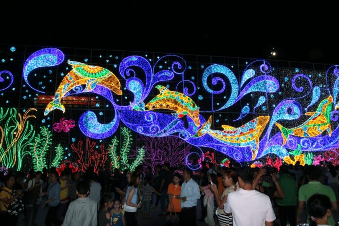 The ‘Bangkok Light of Happiness’ show seen Dec. 31 in front of Bangkok City Hall. The project turned scandalous for the 39 million baht it cost, and an investigation which found bid rigging and other irregularities.