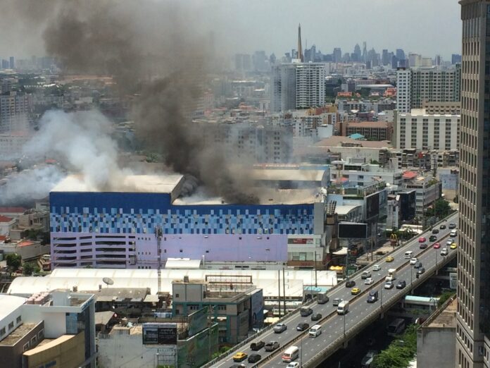 A fire burns at Major Cineplex Pinklao on Thursday morning. Photo: @Marian_plum