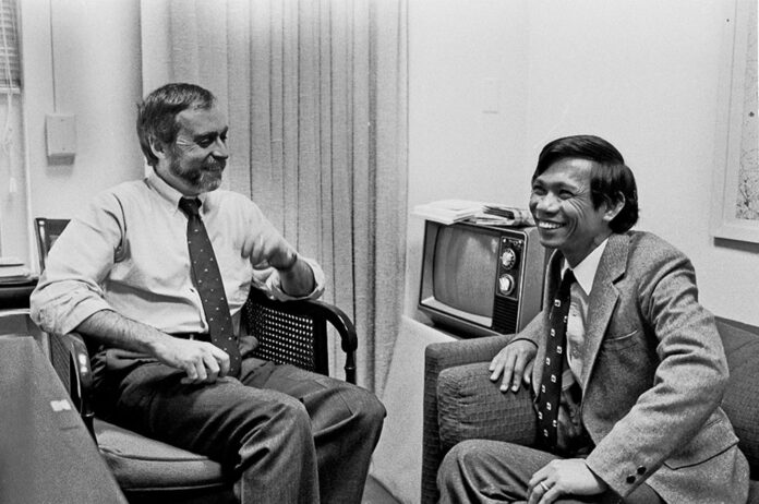 Sydney Schanberg, left, talks with Dith Pran in The New York Times office on 43rd Street in New York City on Jan. 15, 1980. Photo: The New York Times