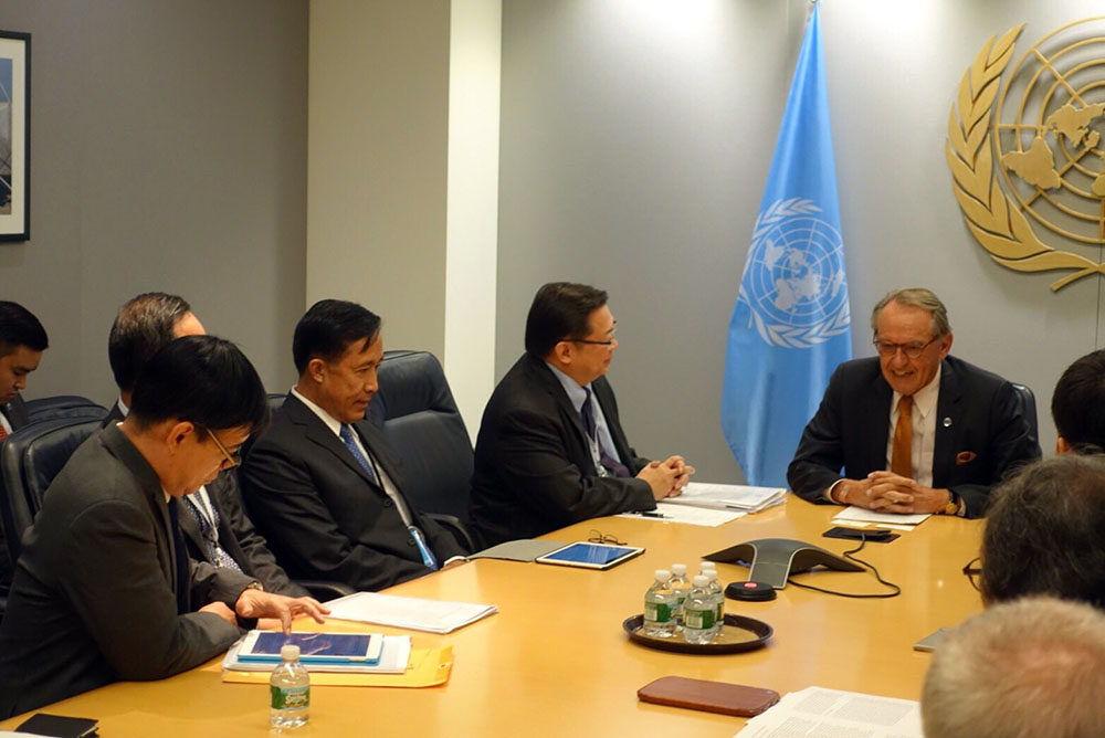 Photo of a June 29 meeting held between UN Deputy-Secretary General Jan Eliasson, seated at right, and Thai Foreign Affairs Vice Minister Virasakdi Futrakul, and former Pemanent Secretary Norachit Sinhaseni. Photo: Prime Minister's Office