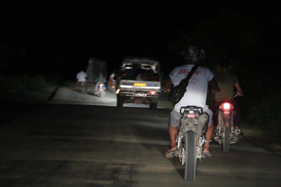 After quickly questioning the detained, police sped off to West Khone Thar Village, located on Kalay’s outskirts, to find a man who allegedly provided the confiscated drugs. Photo: Swe Win / Myanmar No