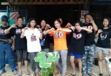Soldiers Visit Northern Residents Over Vote-No Tees