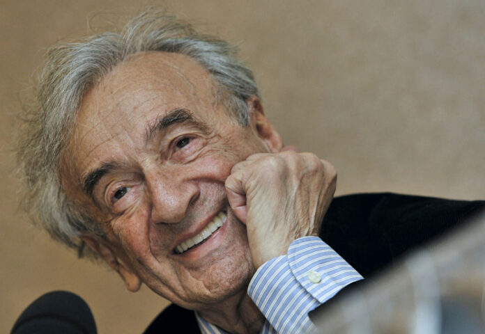 Elie Wiesel smiles during a December 2009 news conference in Budapest, Hungary. Photo: Bela Szandelszky / Associated Press