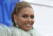 Beyonce Slays at MTV VMAs, Drake Honors Rihanna